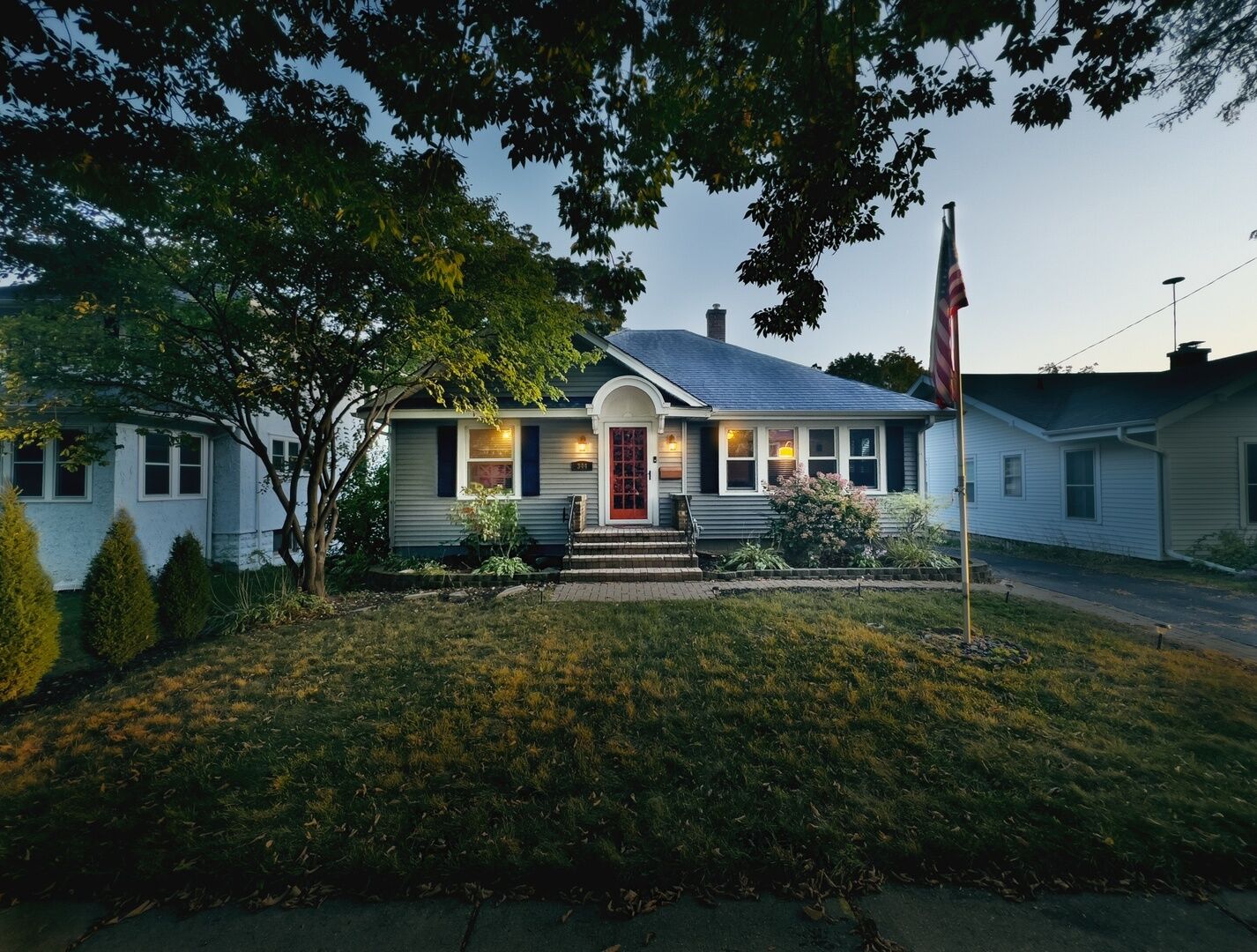 Property Photo: 344 Fairview Avenue IL 60185