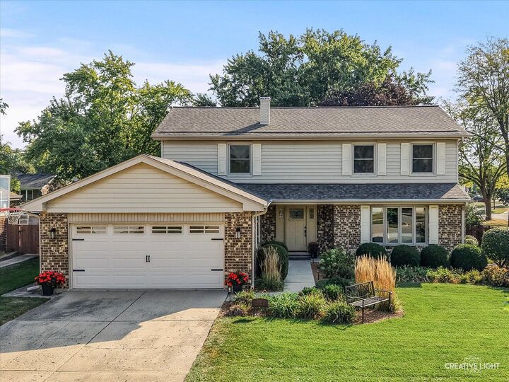 Property Photo: 1547 Huntleigh Drive IL 60189