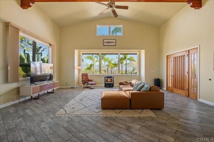 Property Photo:  14015 Calle De Vista  CA 92082 