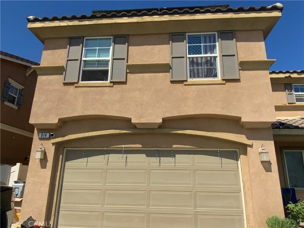 Property Photo:  914 Sparrow Way  CA 92571 