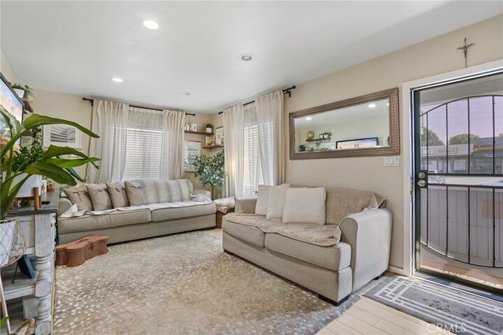 Property Photo:  4037 E 7th Street  CA 90804 