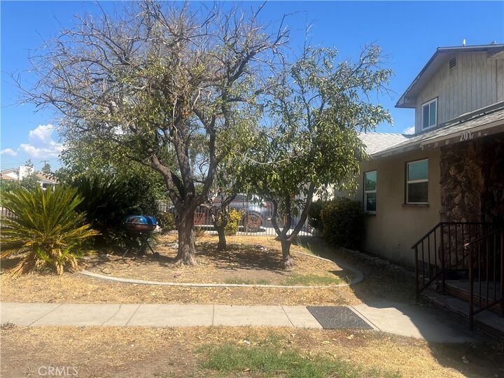 Property Photo: 201 201 N Magnolia CA 92376