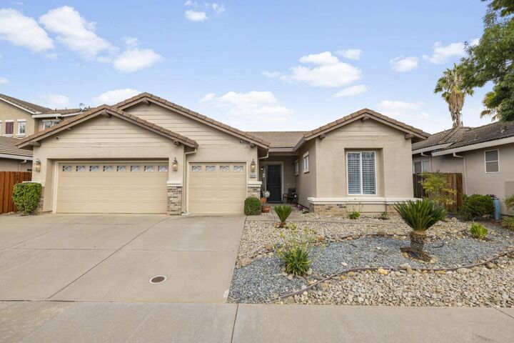 Property Photo: 9929 Phoenician Way CA 95829