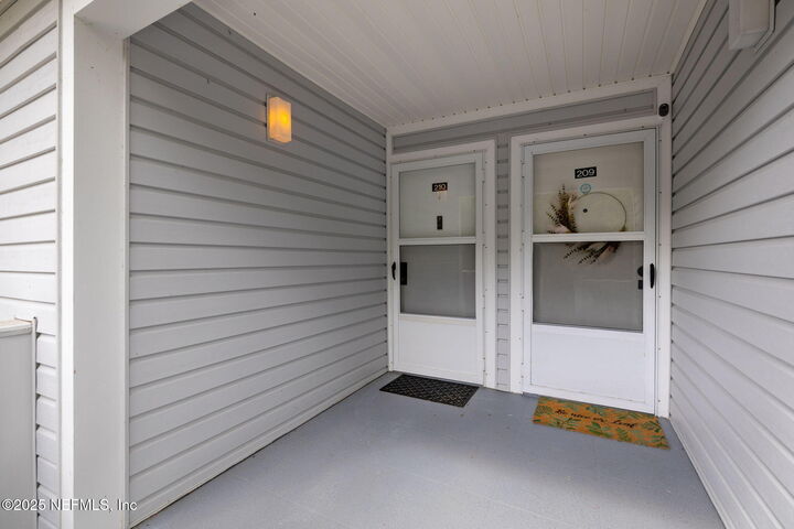Property Photo: 210 River Bend Place B FL 32193