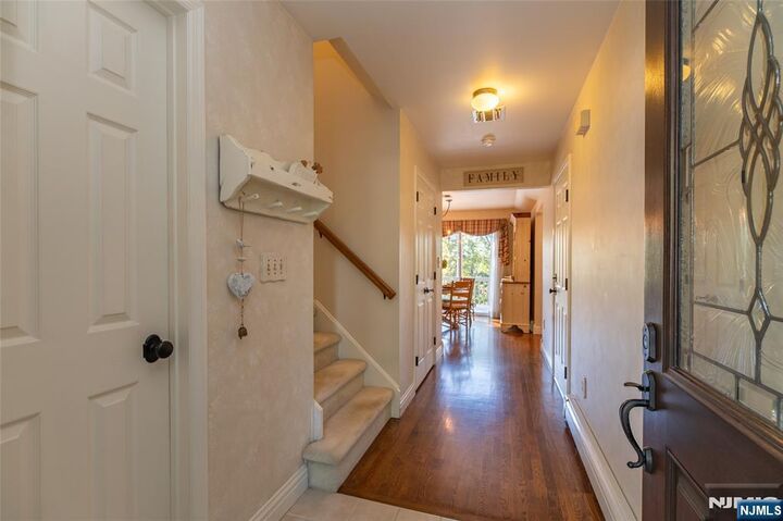 Property Photo:  9 Maple Road  NJ 07456 