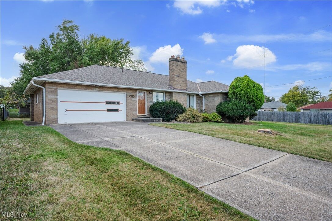 Property Photo:  7558 Pleasant View Drive  OH 44134 