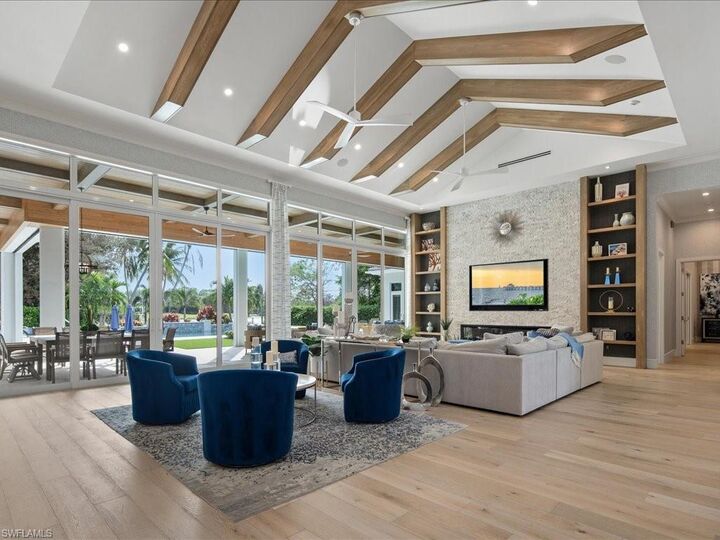 Property Photo:  830 Cassena Rd  FL 34108 