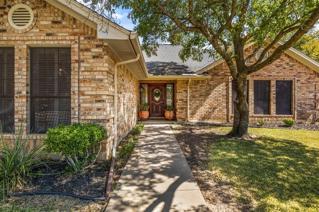 Property Photo: 8919 Bontura Road TX 76049