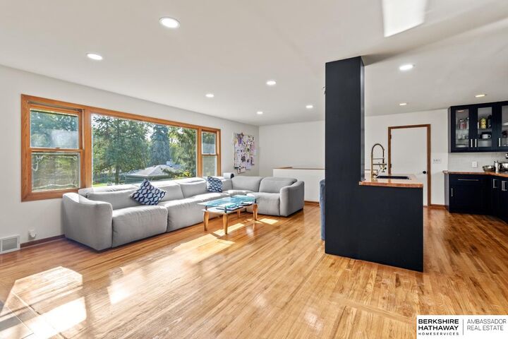Property Photo: 3315 S 104 Avenue NE 68124
