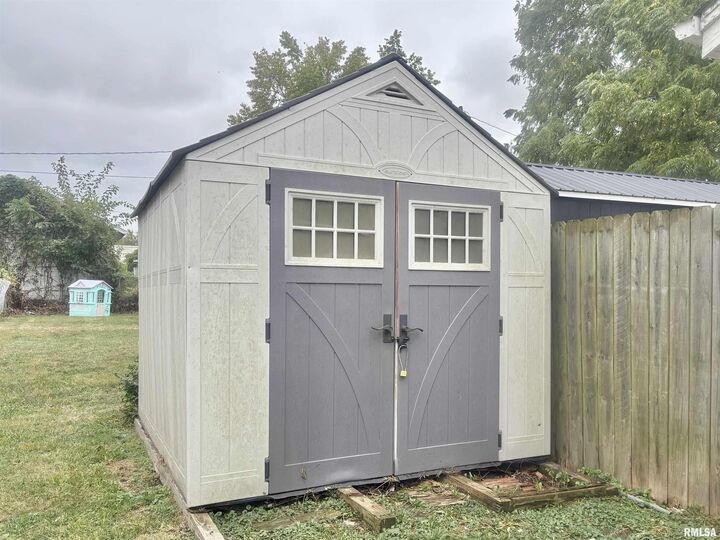 Property Photo:  200 W Avenue B Avenue  IL 61542