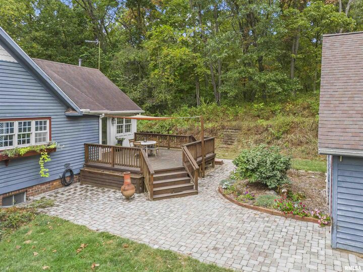 Property Photo: 1227 E Hallock Hollow Road IL 61523