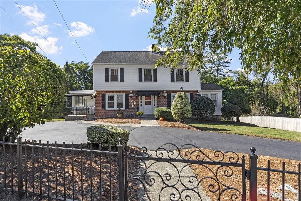 Property Photo:  256 Massasoit Rd  MA 01604 