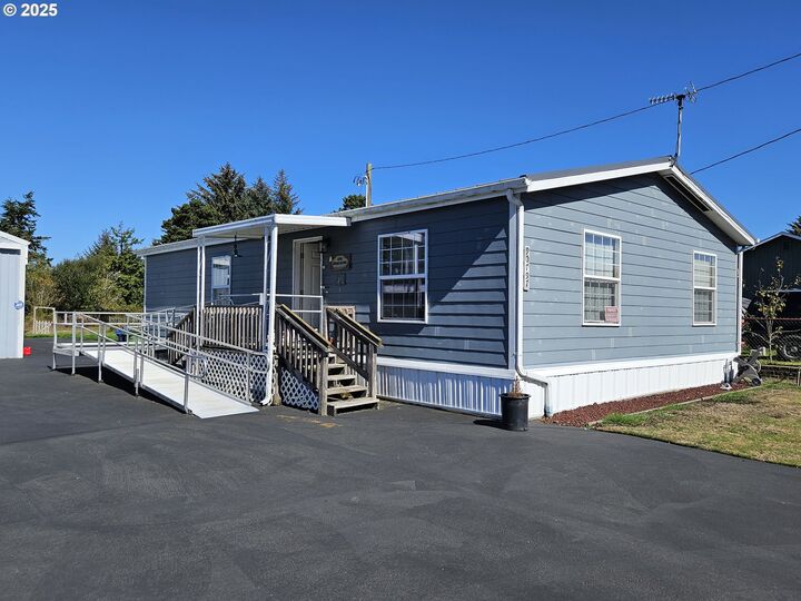 Property Photo:  90797 Travis Ln  OR 97420