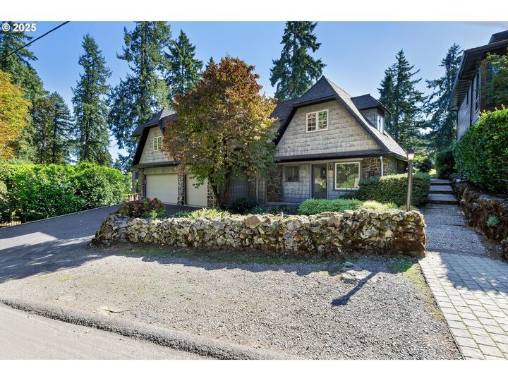Property Photo: 408 Ridgeway Rd OR 97034