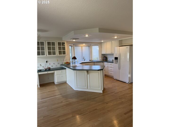 Property Photo: 2406 NE 151st Ave OR 97230