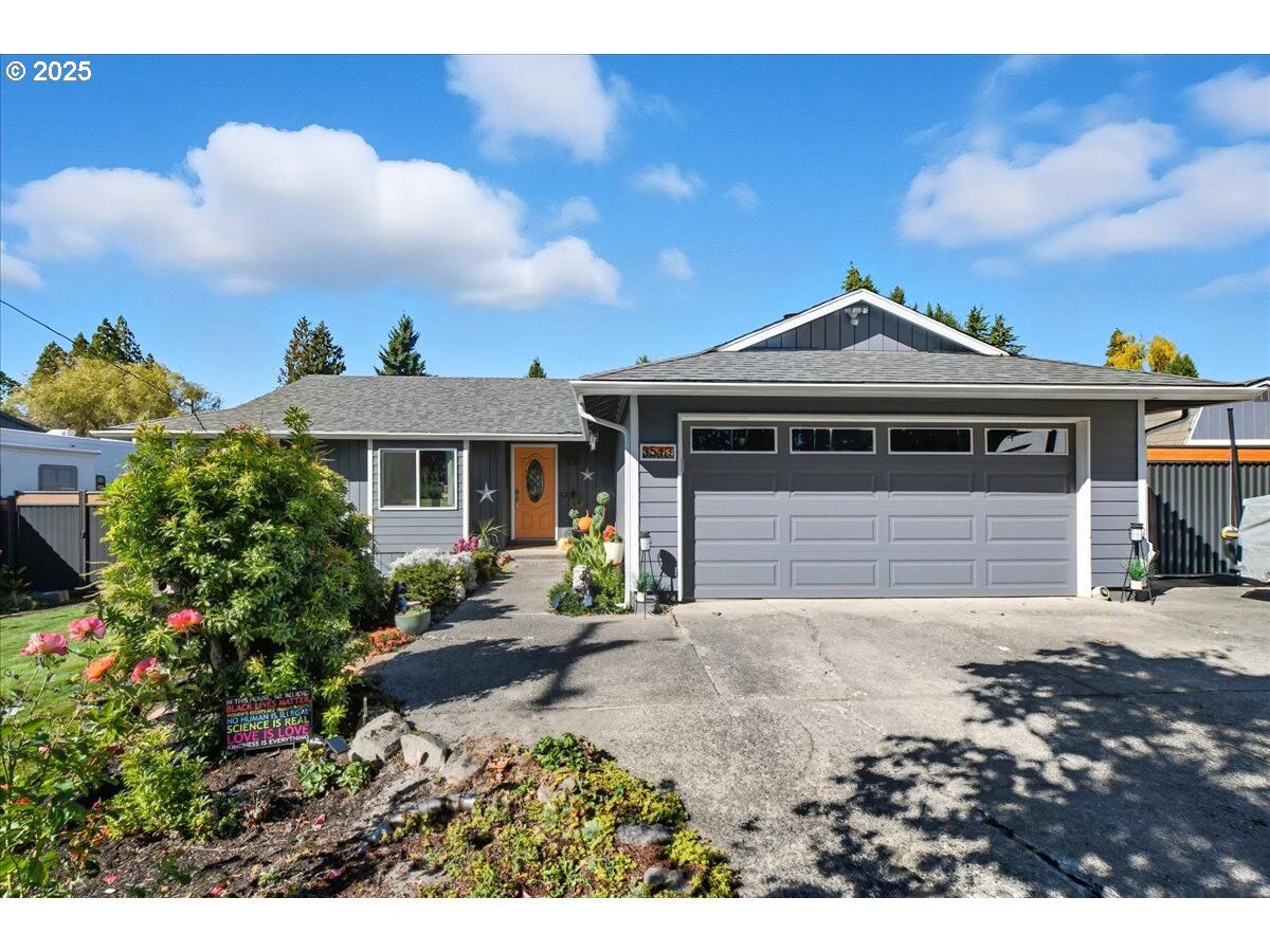 Property Photo:  3517 SE Risley Ave  OR 97267 