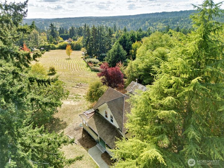 Property Photo: 9595 NE Windsong Loop WA 98110