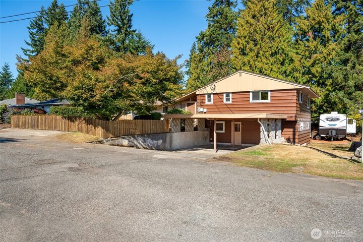 Property Photo:  511  72nd Street SE  WA 98203 