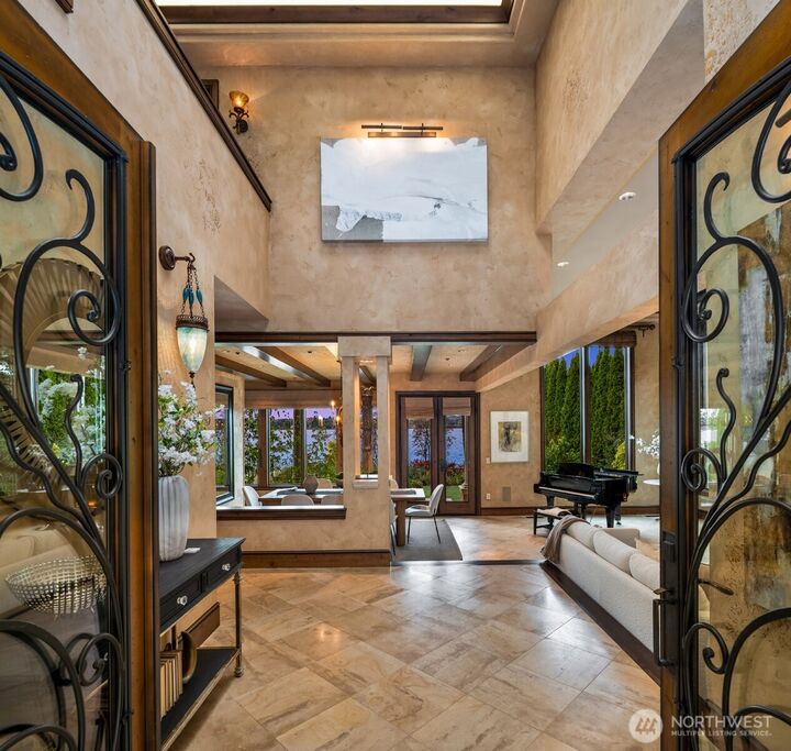 Property Photo: 3639 W Mercer Way WA 98040