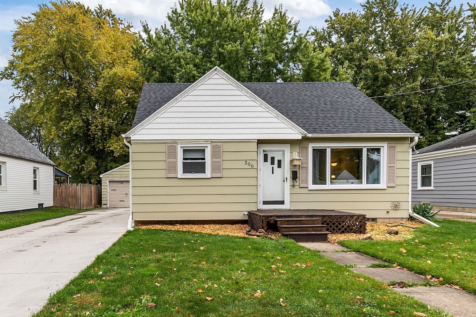 Property Photo:  300 S Lee Street  WI 54915 