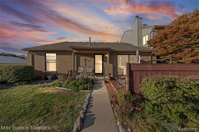 Property Photo: 38903 Country Circle MI 48331