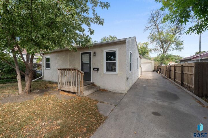 124 S Holly Ave  Sioux Falls SD 57104 photo