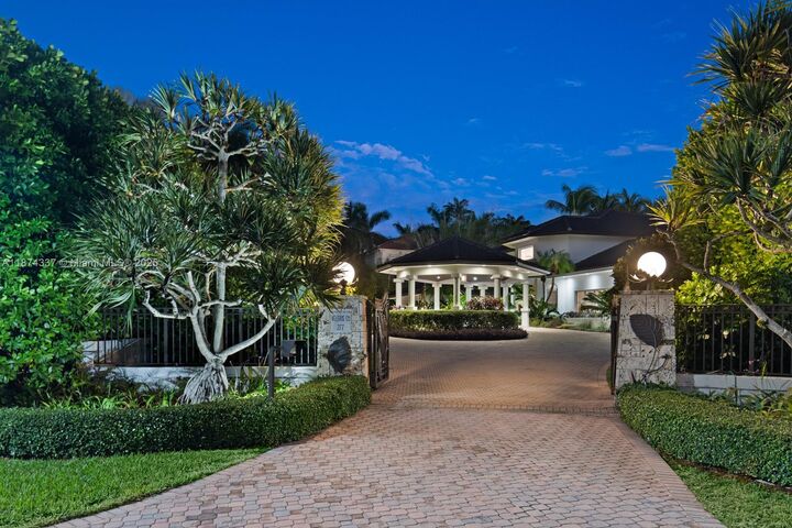 Property Photo: 277 Veleros Ct FL 33143