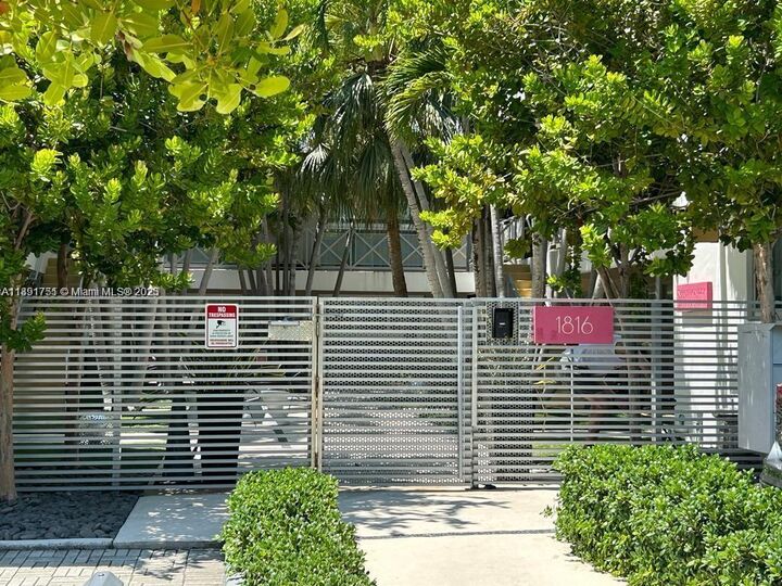 1816 Meridian Ave 18  Miami Beach FL 33139 photo