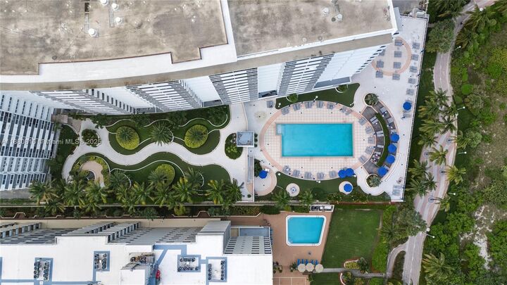 Property Photo: 100 Lincoln Rd 323 FL 33139