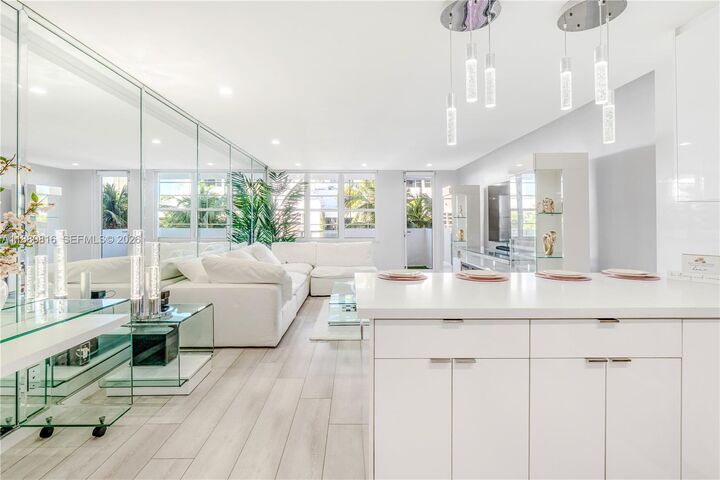 Property Photo:  100 Lincoln Rd 323  FL 33139 