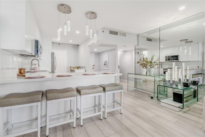 Property Photo:  100 Lincoln Rd 323  FL 33139 