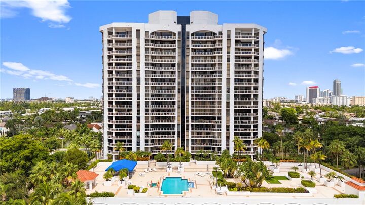 Property Photo: 3598 Yacht Club Dr 1004 FL 33180