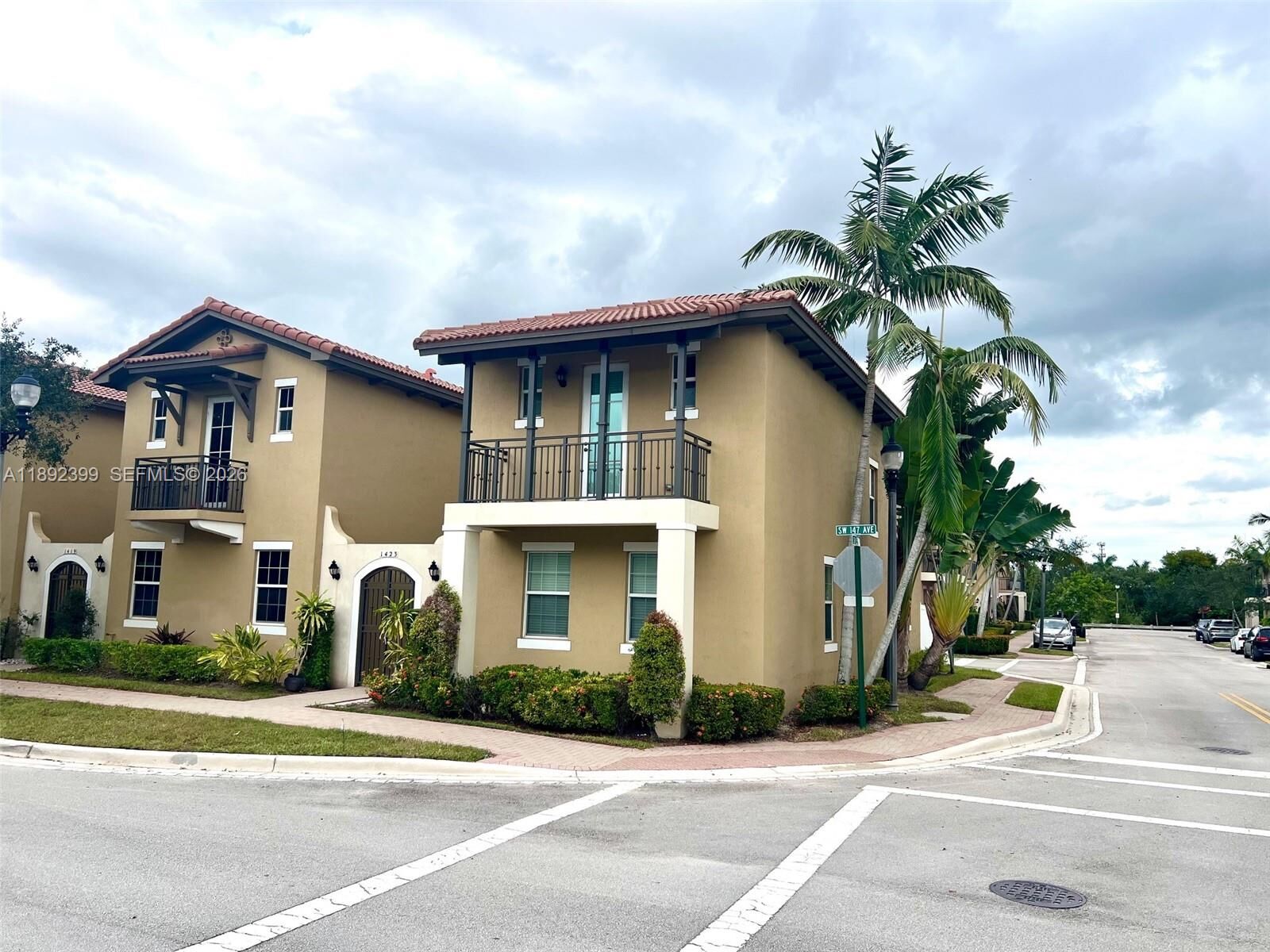 Property Photo: 1423 SW 147th Ave FL 33027