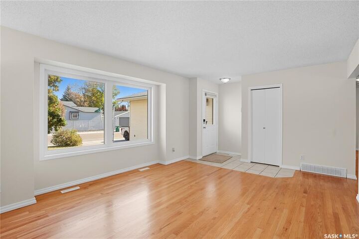 Photo de la propriété:  102 Bonli Crescent  SK S7N 3Z8