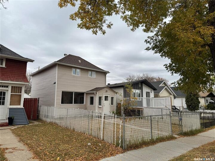 Property Photo: 318 H Avenue S SK S7M 1W3