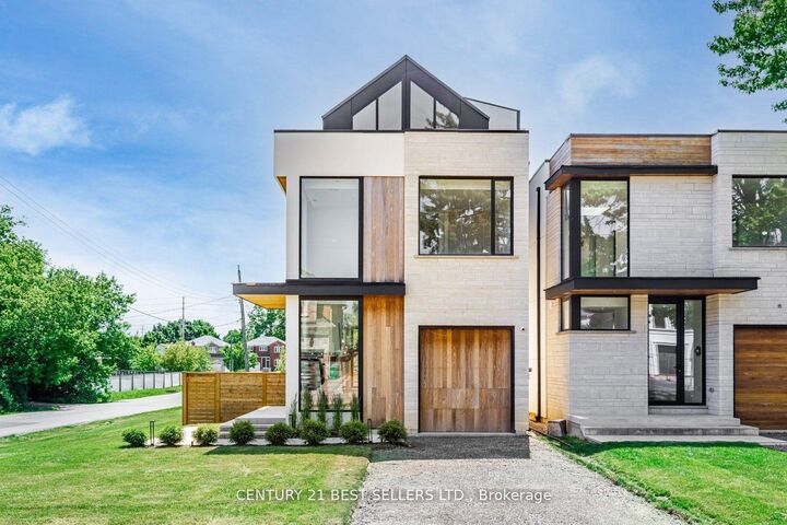 Property Photo:  739 Ebony Avenue  ON L5E 1V9