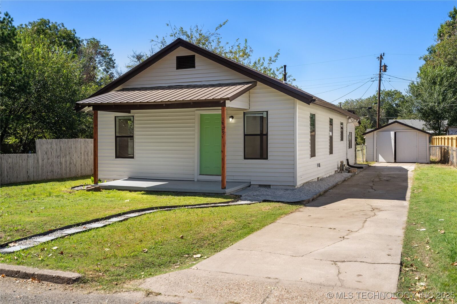 Property Photo: 1409 Summit Street OK 74403