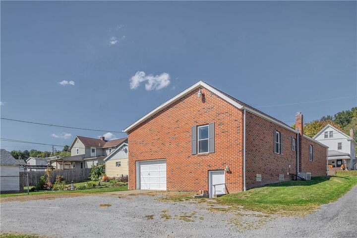 Property Photo: 325 Orchard Ave PA 16117