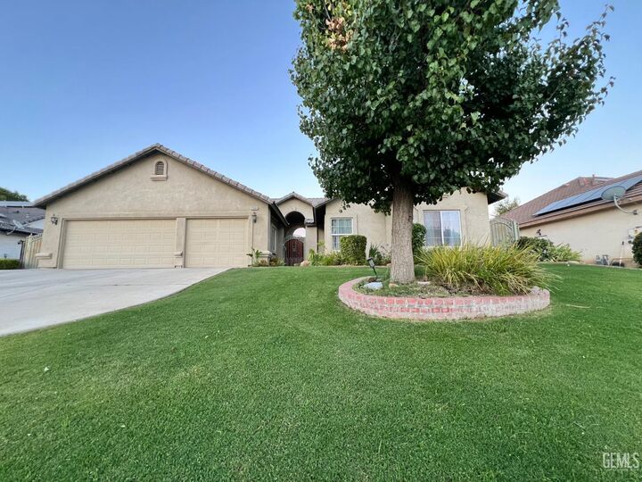 3205 Petite Sirah Street  Bakersfield CA 93306 photo