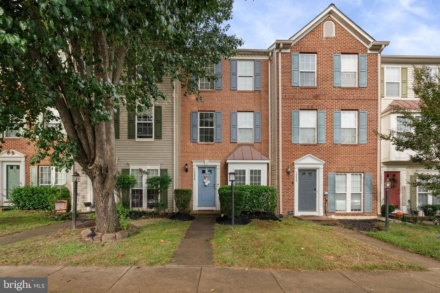 Property Photo: 15640 Three Otters Place VA 20112