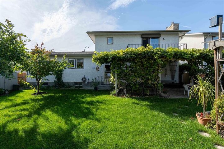 Property Photo: 987 McLeod Avenue MB R2G 2L1