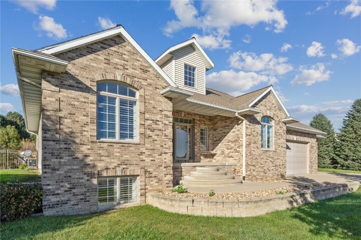 Property Photo:  2111 W 4th Street  IA 52349 