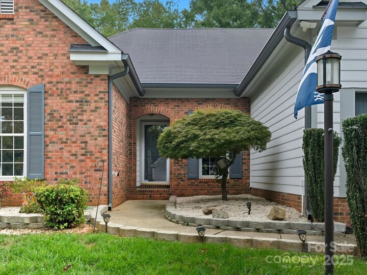 Property Photo: 7109 Scuppernong Court NC 28215