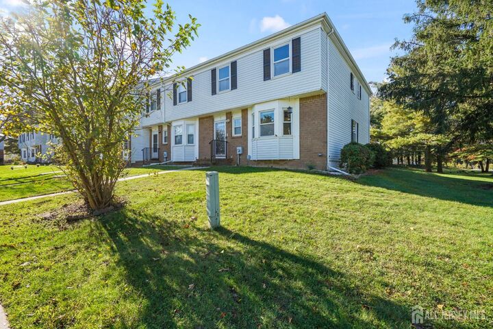 Property Photo:  1 Dogwood Court  NJ 08872 