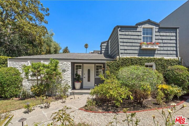 Property Photo:  560 N Croft Ave  CA 90048 