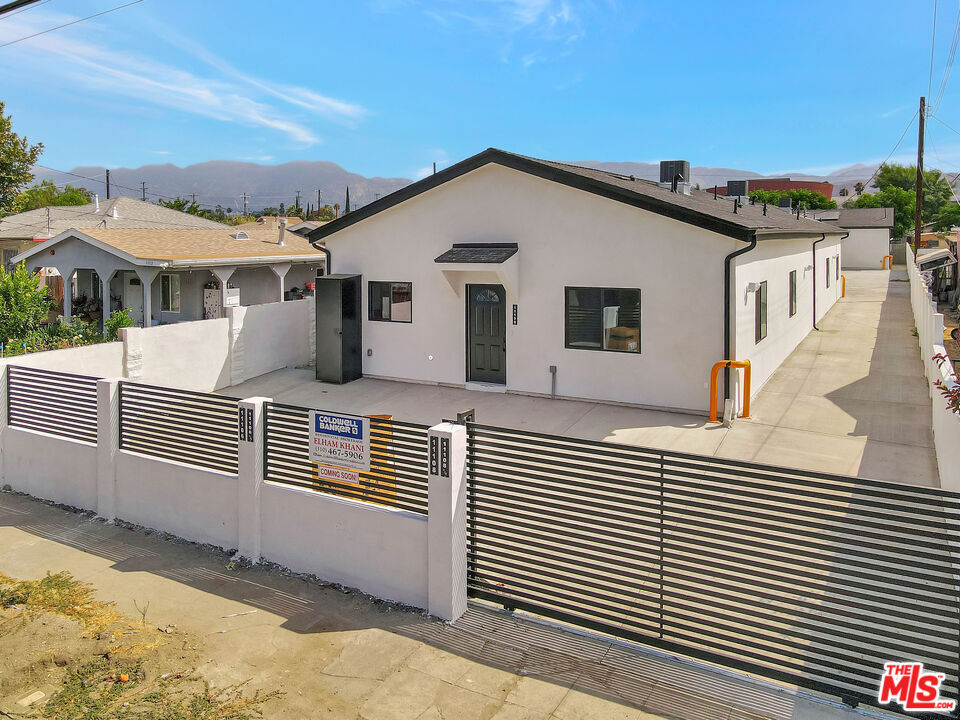Property Photo: 11108 Norris Ave CA 91331