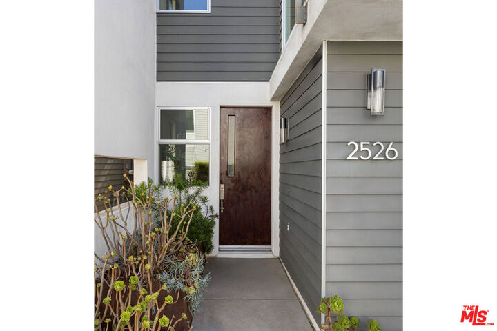 Property Photo:  2526 N Via Artis Ave  CA 90039