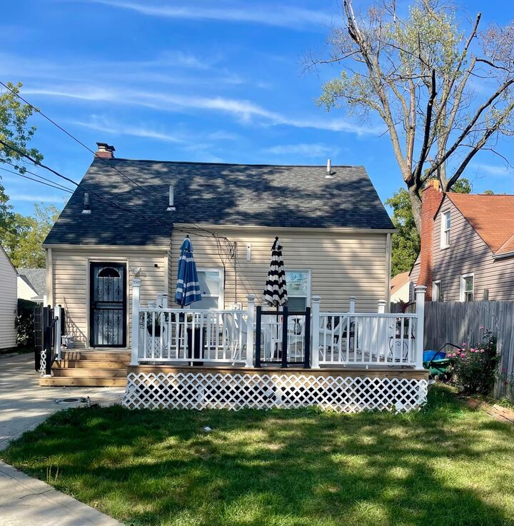 Property Photo: 1213 Loretta Avenue OH 43211