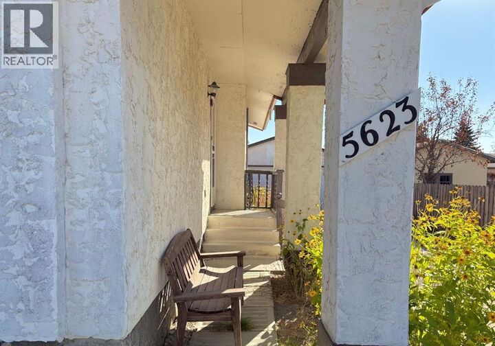 Photo de la propriété: 5623 55 Avenue AB T4T 1H6