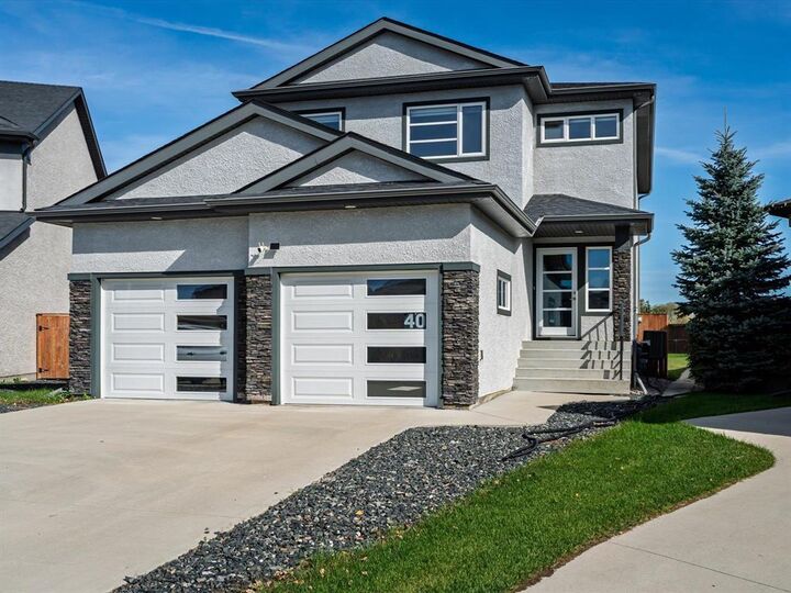 Property Photo: 40 Kelly Place MB R3R 2V6